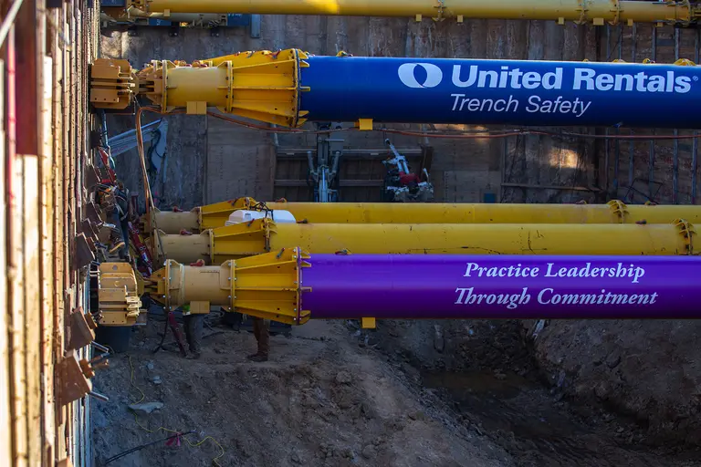 Hydraulic braces at a jobsite