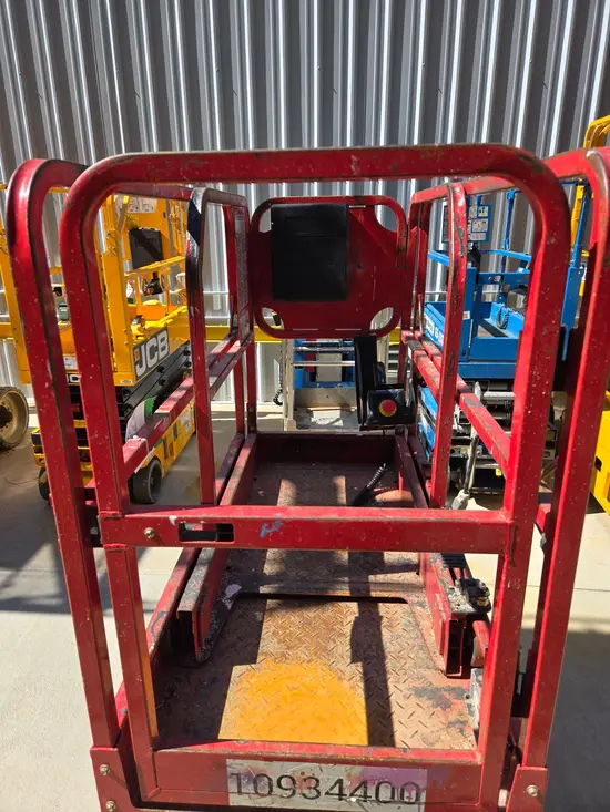 2019 MEC MICRO 19 Scissor Lift