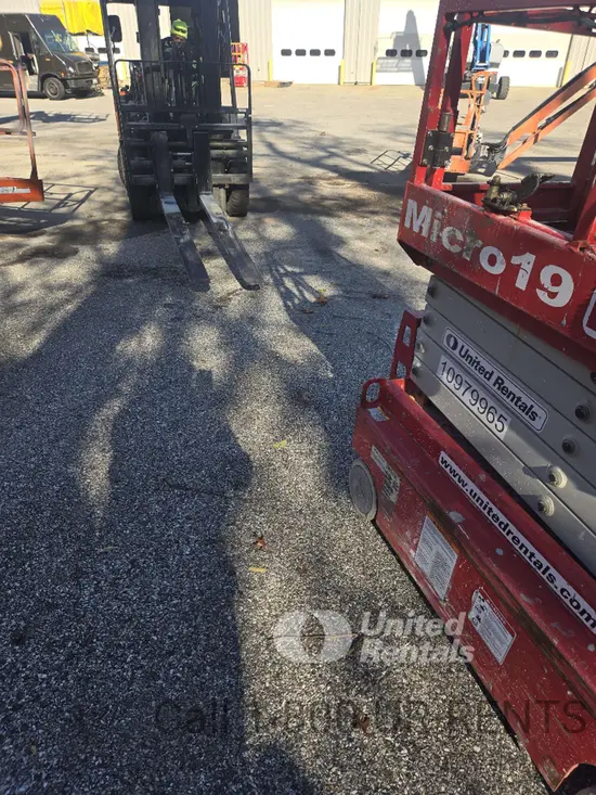 2019 MEC MICRO 19 Scissor Lift