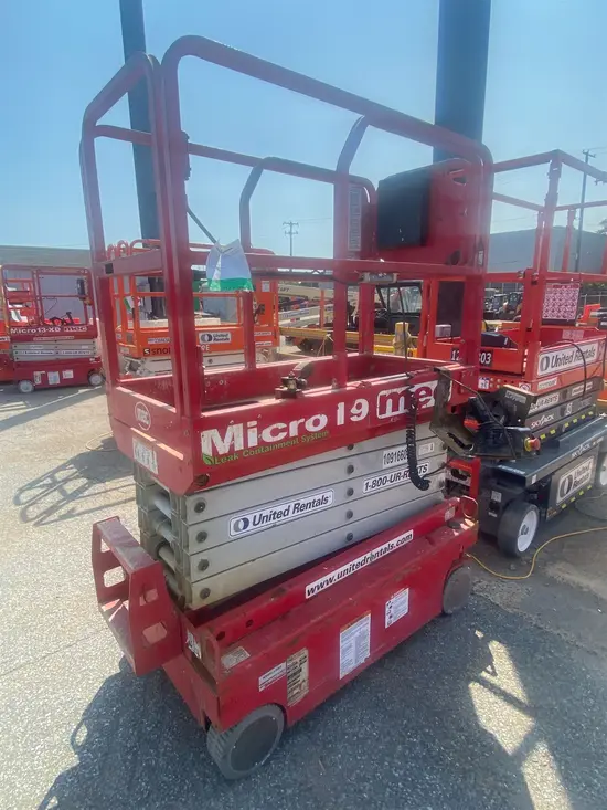 2019 MEC MICRO 19 Scissor Lift