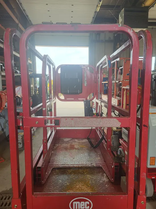 2019 MEC MICRO 19 Scissor Lift