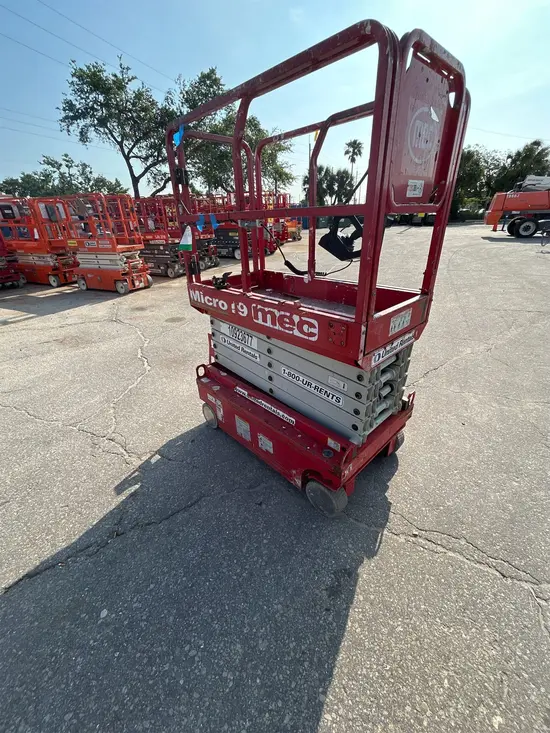 2019 MEC MICRO 19 Scissor Lift