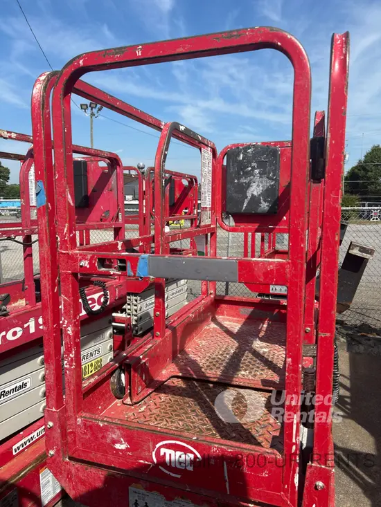 2019 MEC MICRO 19 Scissor Lift