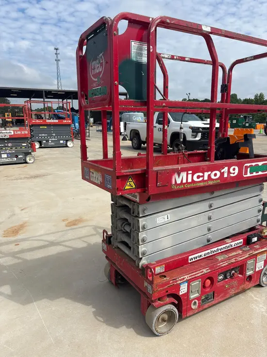 2019 MEC MICRO 19 Scissor Lift