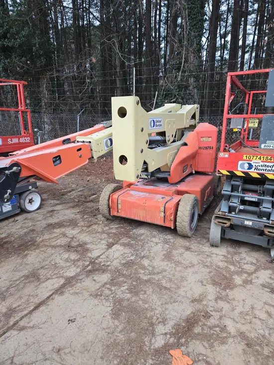 2013 JLG E400AJPN Articulating Boom Lift
