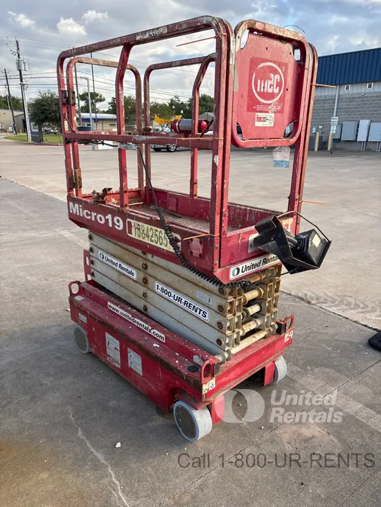 2018 MEC MICRO 19 Scissor Lift
