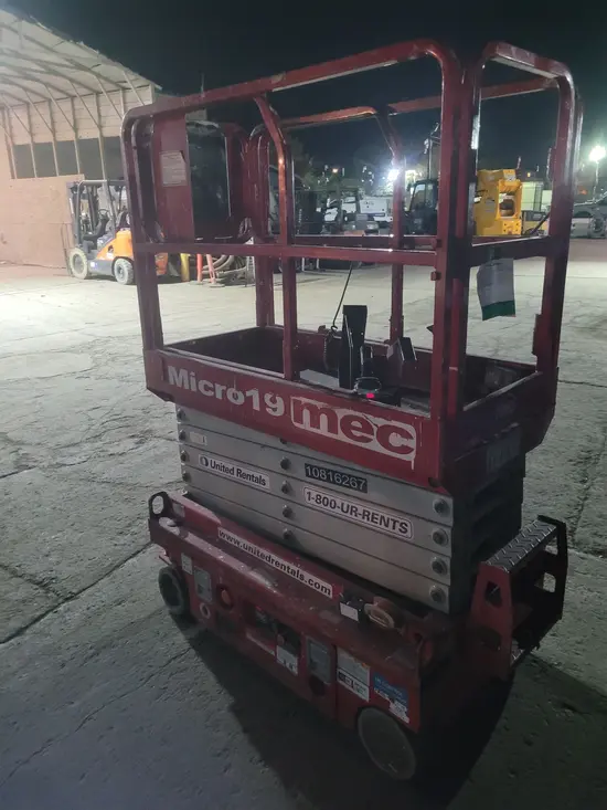 2018 MEC MICRO 19 Scissor Lift