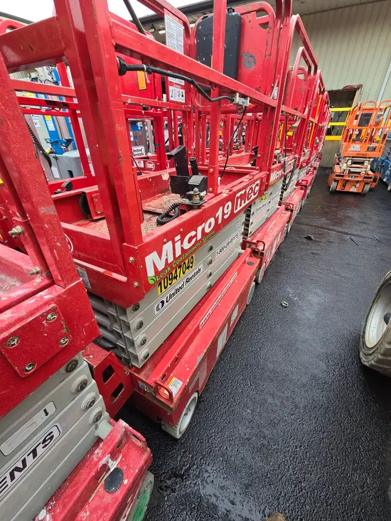 2019 MEC MICRO 19 Scissor Lift