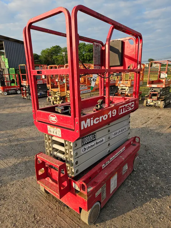 2018 MEC MICRO 19 Scissor Lift