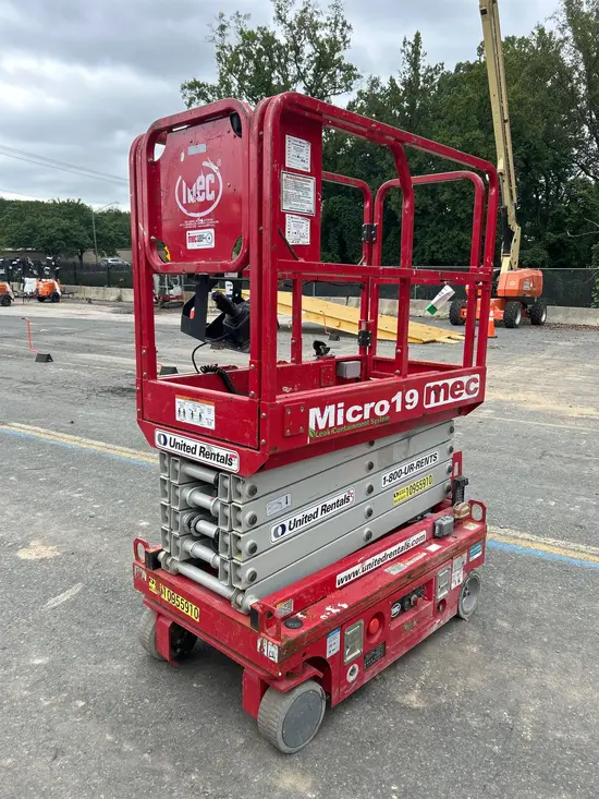 2019 MEC MICRO 19 Scissor Lift