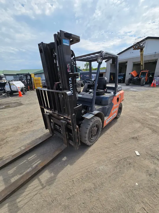 2018 Toyota 8FD35U Warehouse Forklift