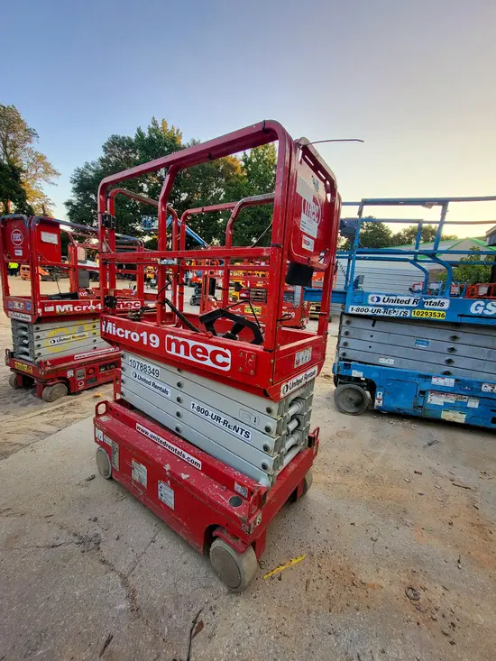 2018 MEC MICRO 19 Scissor Lift