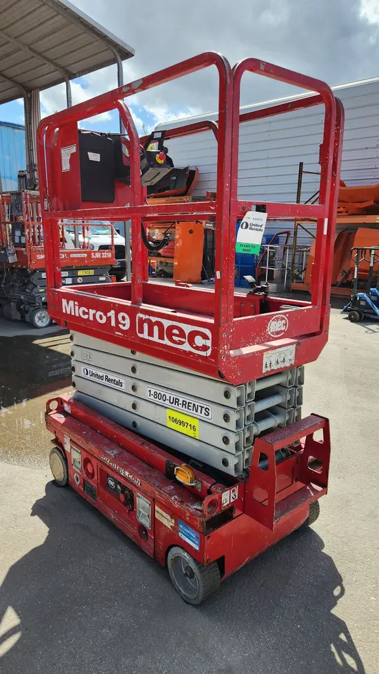 2017 MEC MICRO 19 Scissor Lift