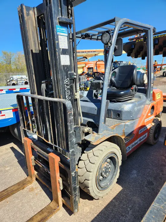 2019 Toyota 8FGU30 Warehouse Forklift