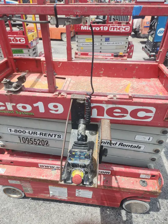 2019 MEC MICRO 19 Scissor Lift