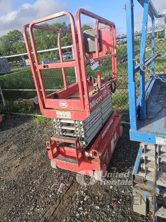 2019 MEC MICRO 19 Scissor Lift