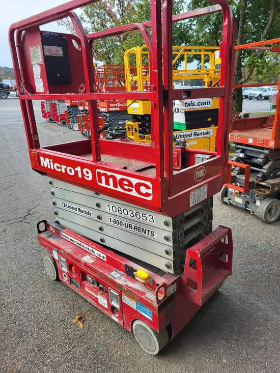 2018 MEC MICRO 19 Scissor Lift