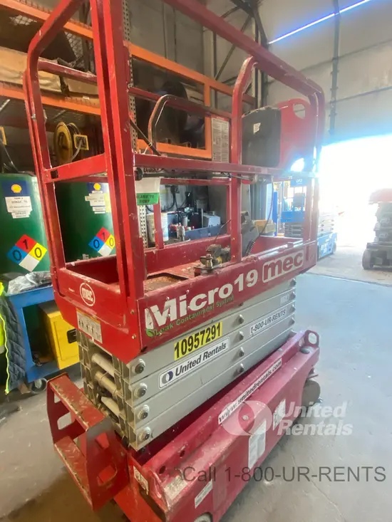 2019 MEC MICRO 19 Scissor Lift