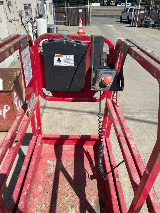 2018 MEC MICRO 19 Scissor Lift