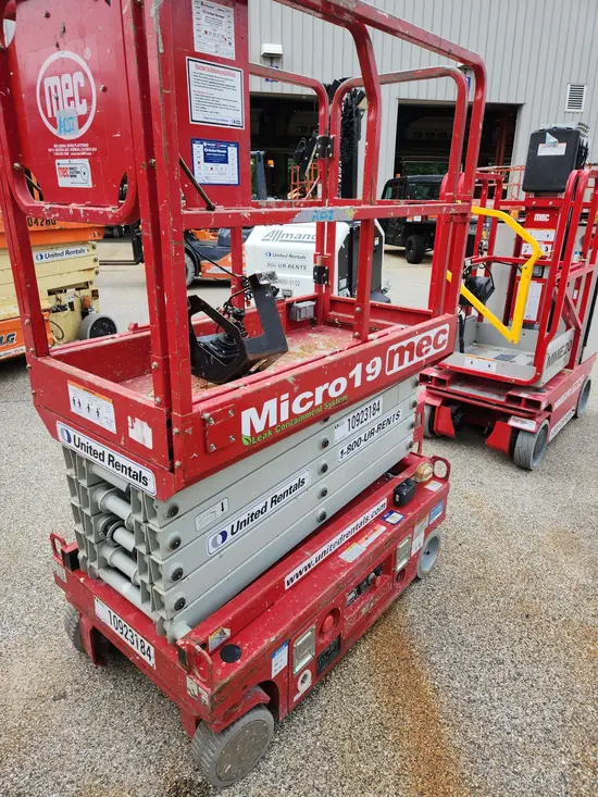 2019 MEC MICRO 19 Scissor Lift
