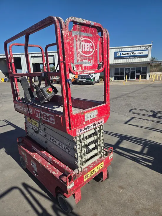 2019 MEC MICRO 19 Scissor Lift