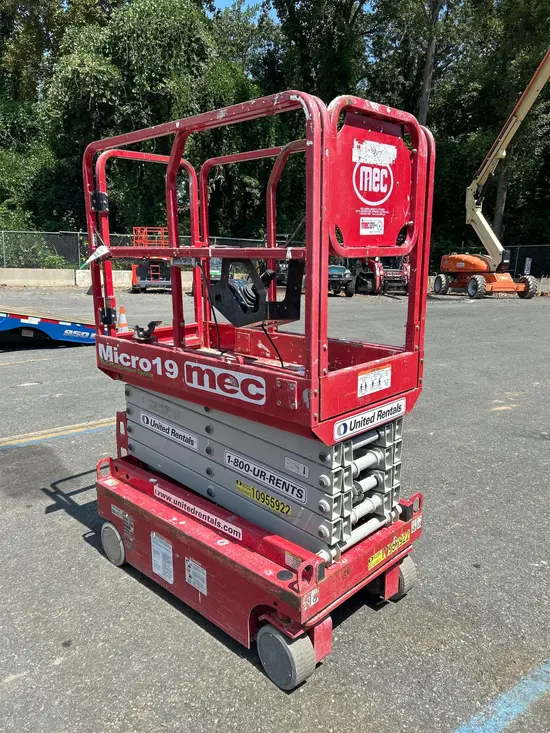 2019 MEC MICRO 19 Scissor Lift