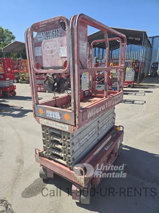 2019 MEC MICRO 19 Scissor Lift