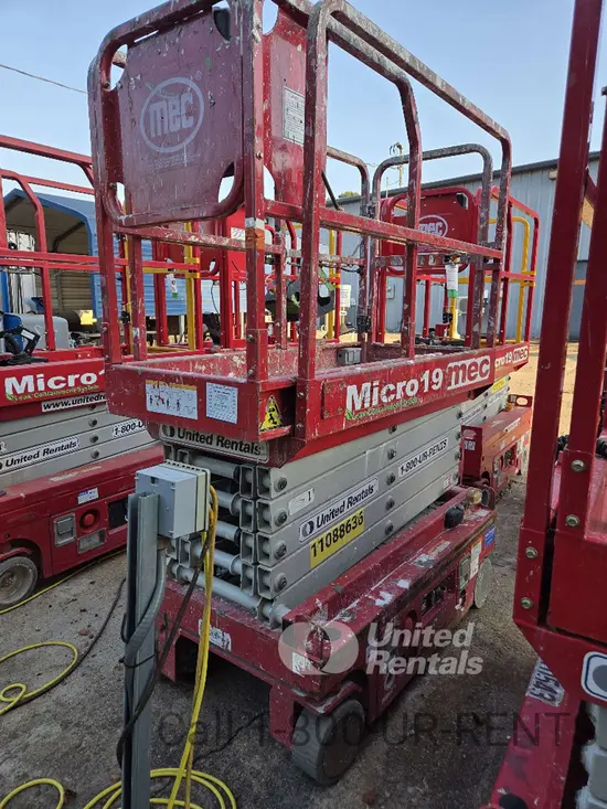2020 MEC MICRO 19 Scissor Lift