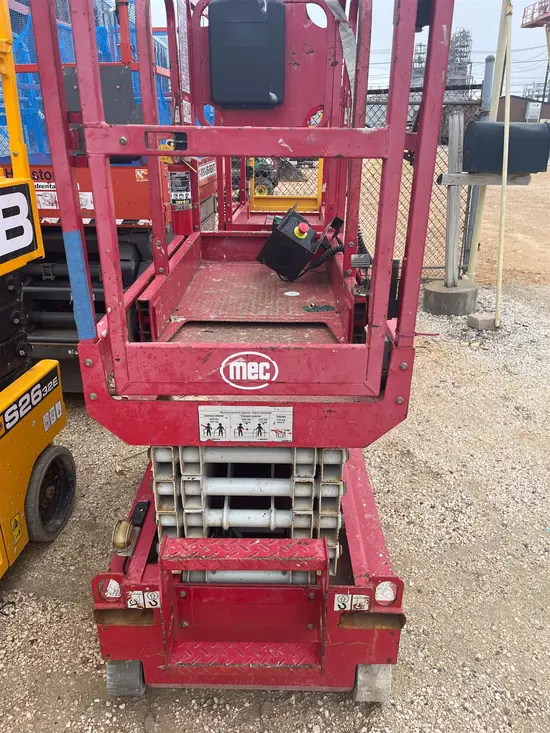 2018 MEC MICRO 19 Scissor Lift