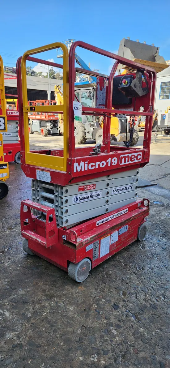 2018 MEC MICRO 19 Scissor Lift