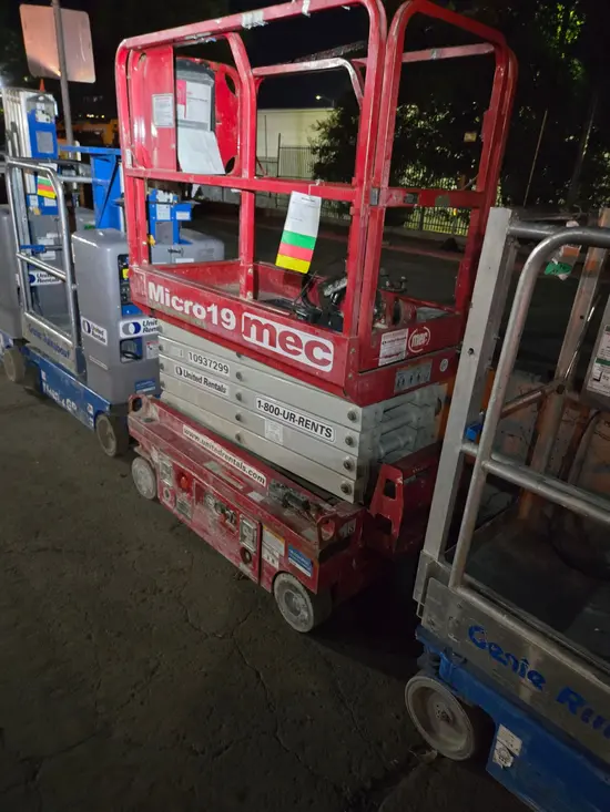 2019 MEC MICRO 19 Scissor Lift