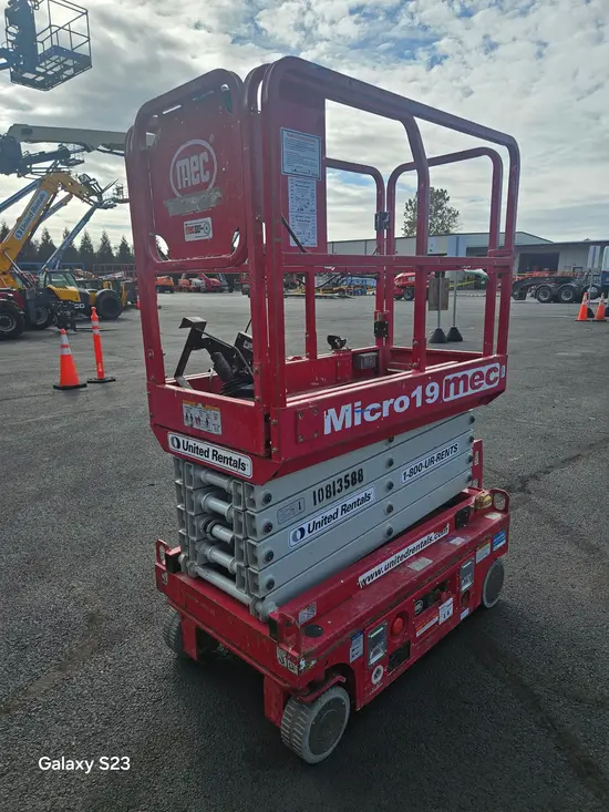 2018 MEC MICRO 19 Scissor Lift