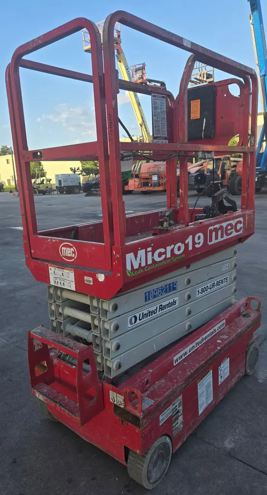 2019 MEC MICRO 19 Scissor Lift