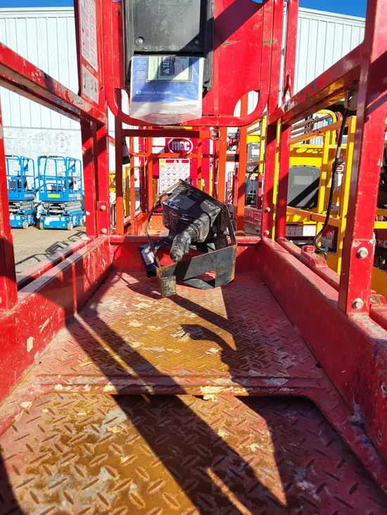2019 MEC MICRO 19 Scissor Lift