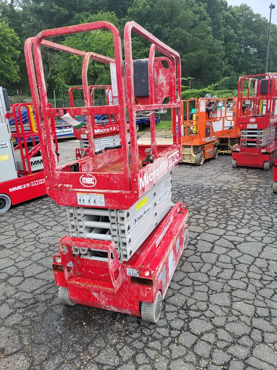 2018 MEC MICRO 19 Scissor Lift