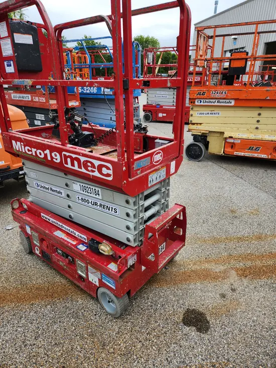 2019 MEC MICRO 19 Scissor Lift