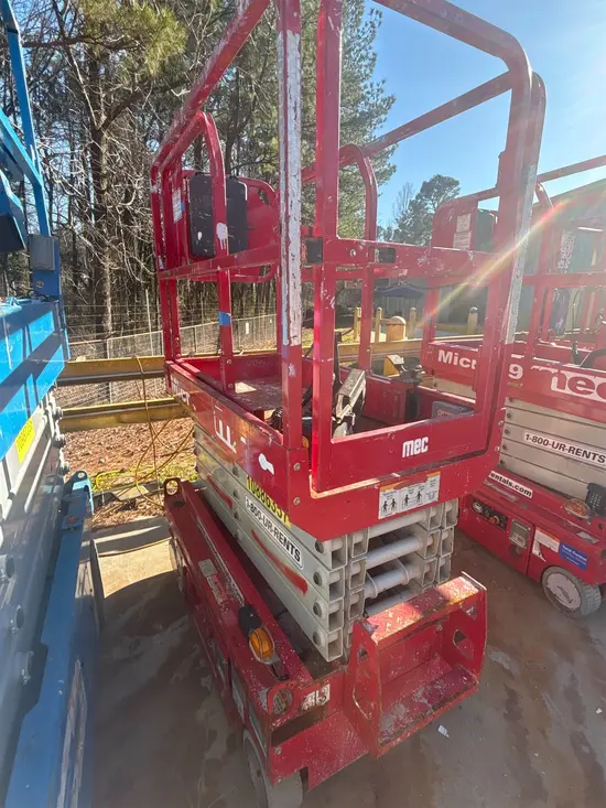 2019 MEC MICRO 19 Scissor Lift