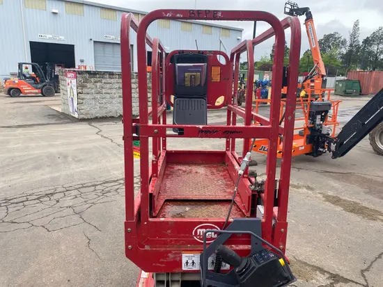 2019 MEC MICRO 19 Scissor Lift