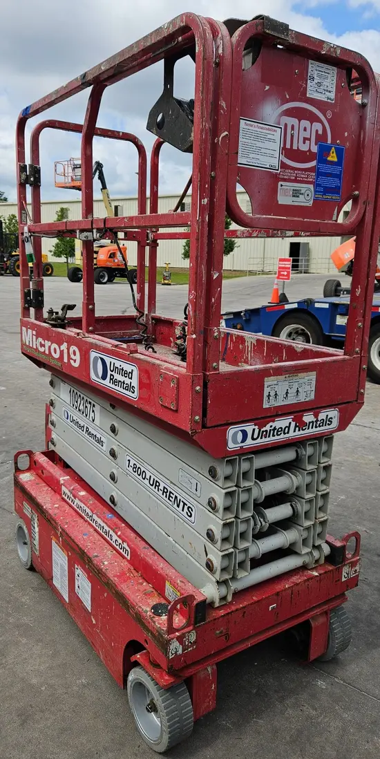 2019 MEC MICRO 19 Scissor Lift