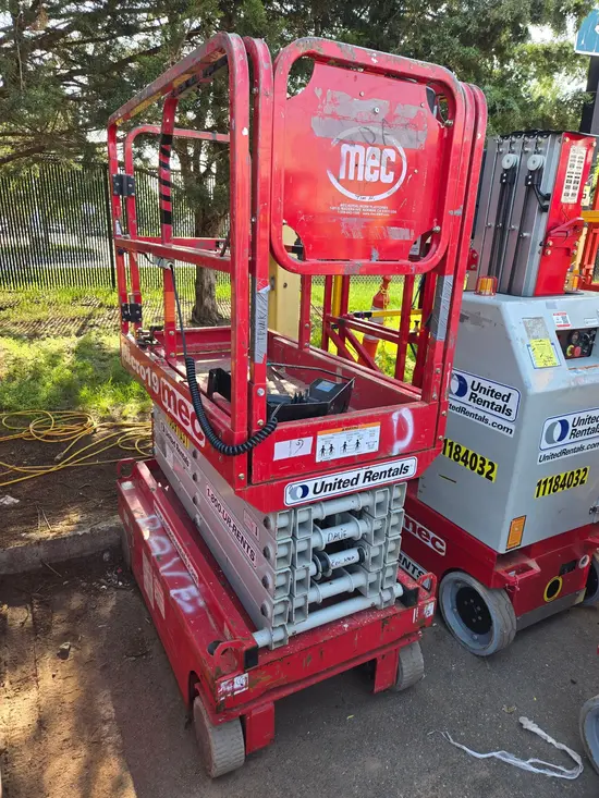 2019 MEC MICRO 19 Scissor Lift