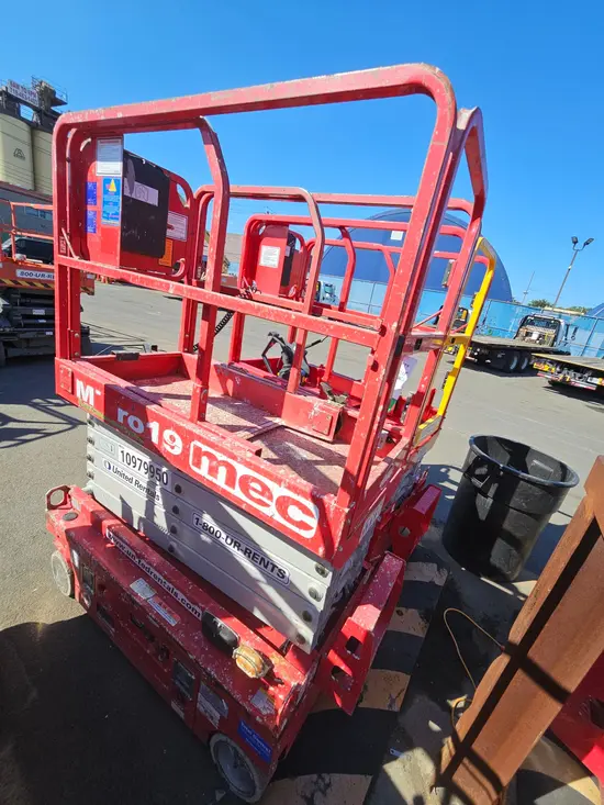 2019 MEC MICRO 19 Scissor Lift