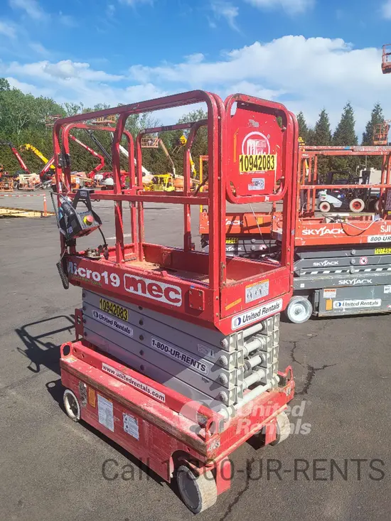 2019 MEC MICRO 19 Scissor Lift