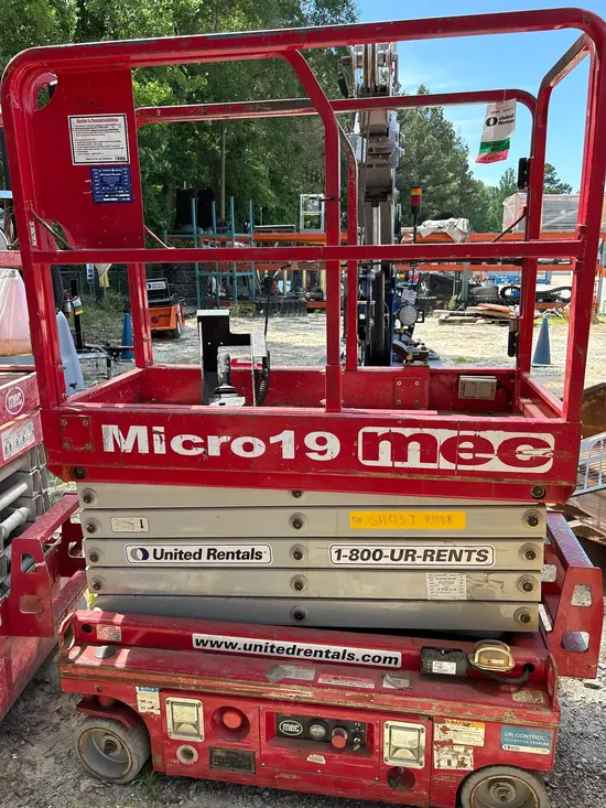 2018 MEC MICRO 19 Scissor Lift