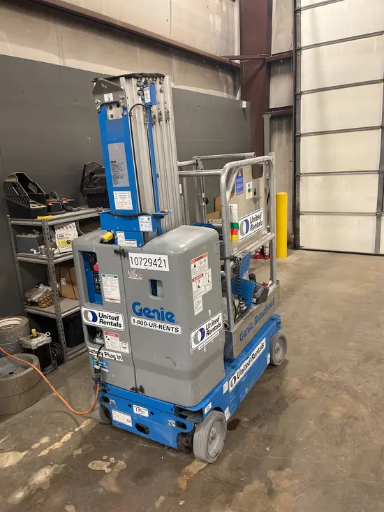 2018 Genie GR-20 Self-Propelled One-Person Lift