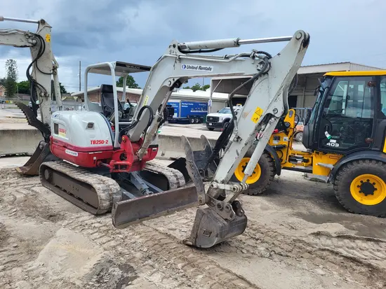 2022 Takeuchi TB250-2R Mini Excavator