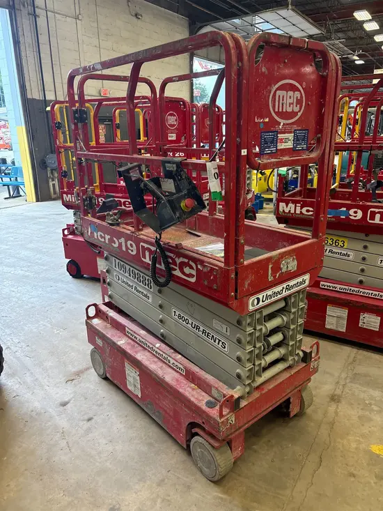 2019 MEC MICRO 19 Scissor Lift