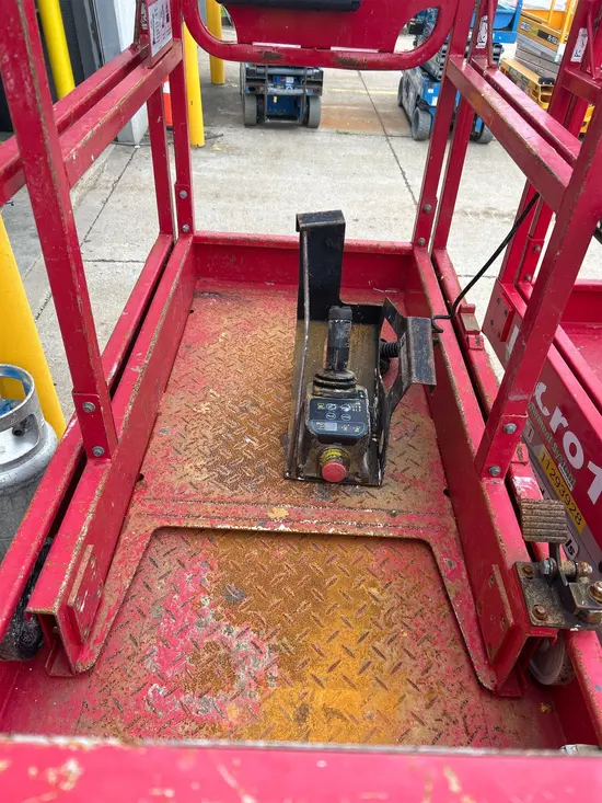 2018 MEC MICRO 19 Scissor Lift