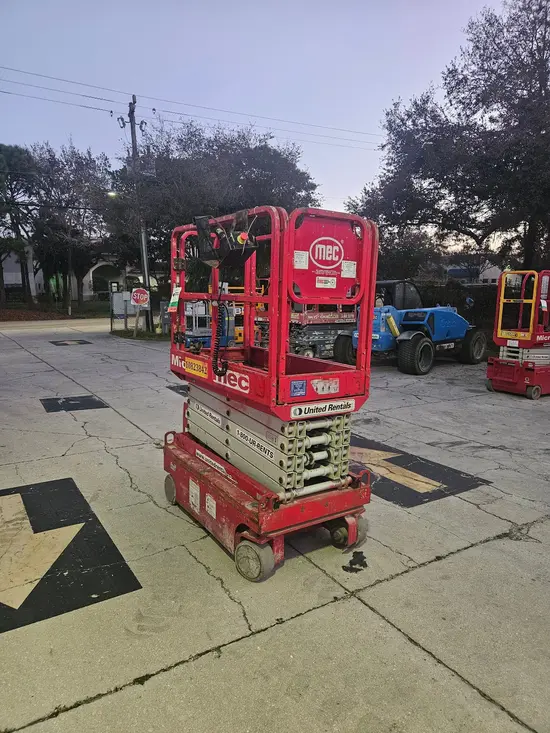 2018 MEC MICRO 19 Scissor Lift