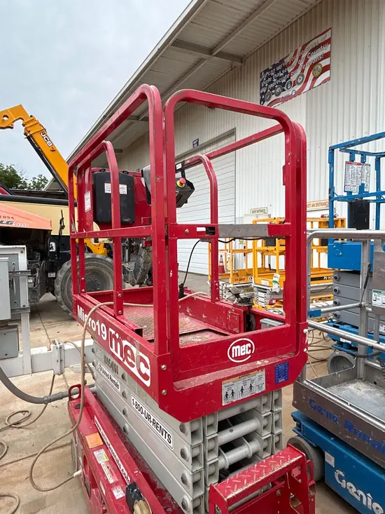 2019 MEC MICRO 19 Scissor Lift