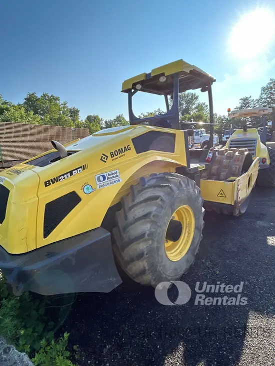 2021 BOMAG BW211PD-5 Single Drum Roller